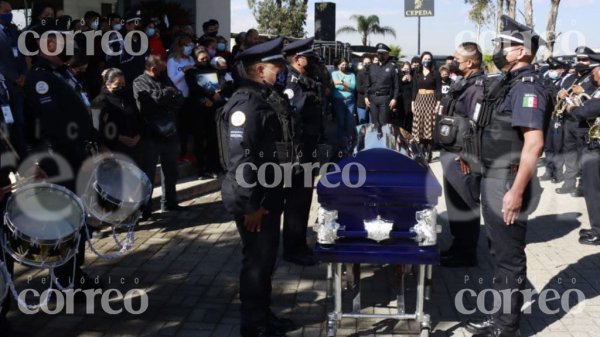 Despiden a Abraham Jesús policía leonés, abatido en Villa de las Flores