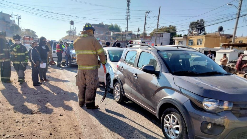 Aparatoso choque en la Guanajuato-Juventino Rosas deja a ocho lesionados