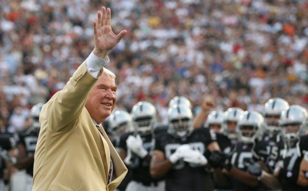 Luto en la NFL por John Madden, leyenda del Salón de la Fama