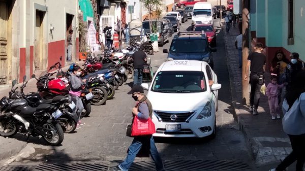 Por túneles y calles pequeñas, sufren turistas para llegar a Guanajuato