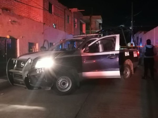 Ultiman a joven ciclista frente a panteón de Apaseo el Grande