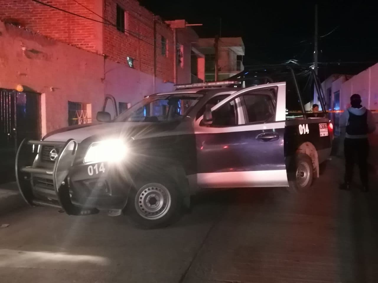 Ultiman a joven ciclista frente a panteón de Apaseo el Grande