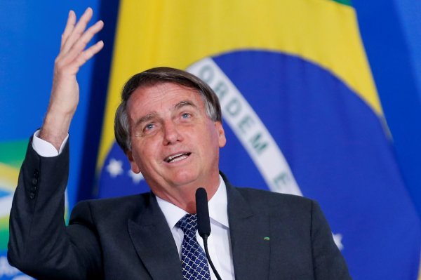 Jair Bolsonaro libra nueva cirugía; mejora cuadro de obstrucción intestinal