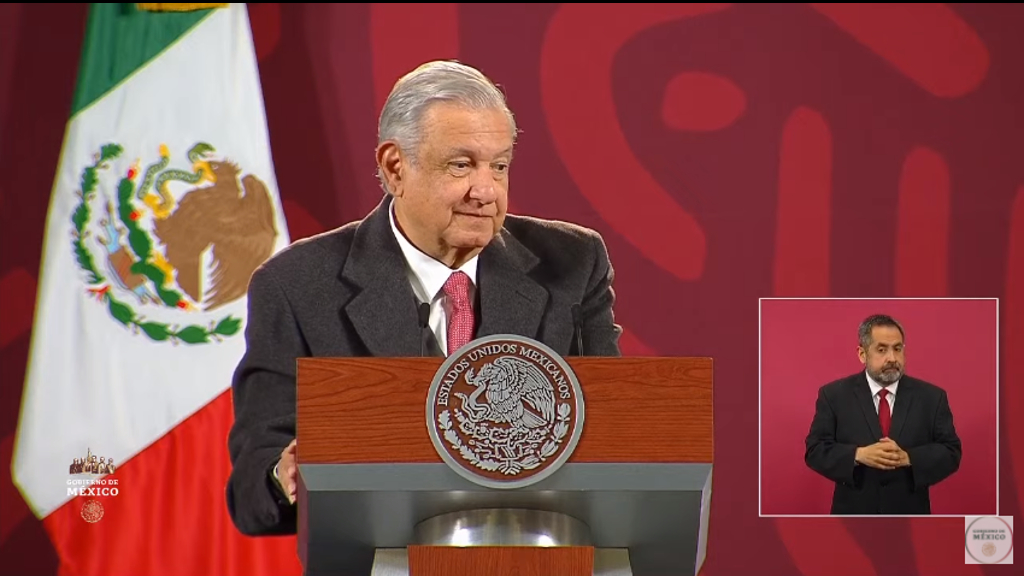 AMLO llama a los niños a pedirles ropa y zapatos a los Reyes Magos, y no videojuegos