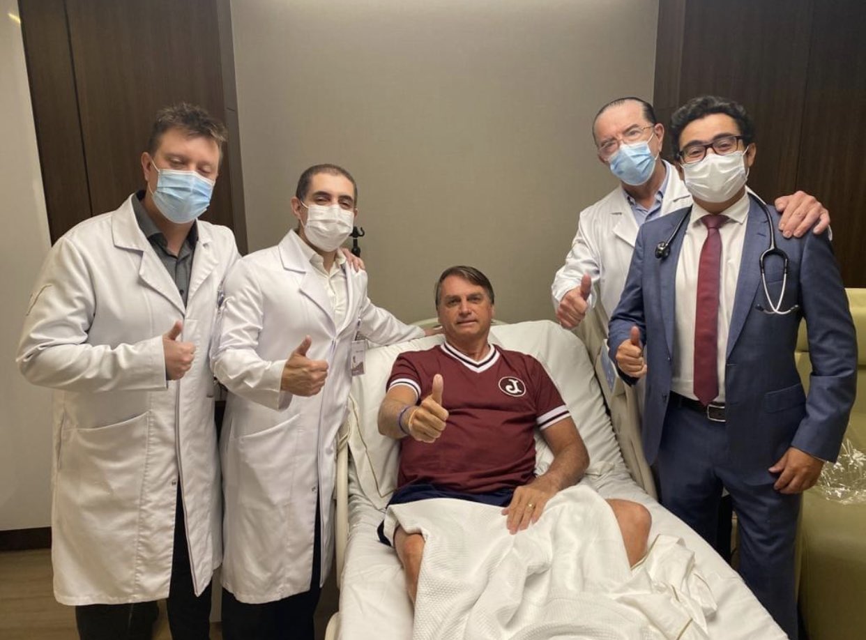 Dan de alta a Jair Bolsonaro, tras dos días internado por obstrucción intestinal