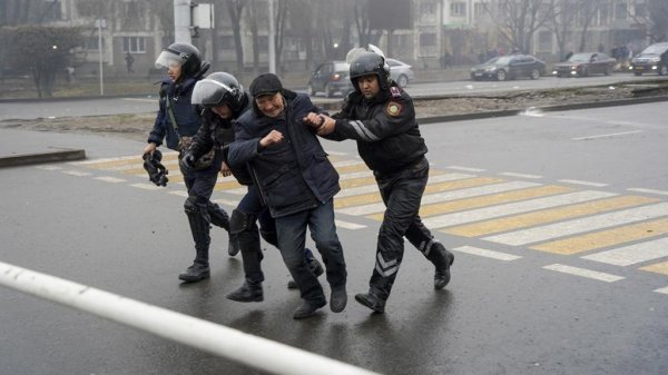 Crisis en Kazajistán: declaran estado de emergencia ante violentas protestas