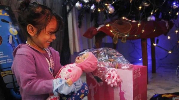 Se portaron bien: Niños guanajuatenses disfrutan sus regalos del Día de Reyes