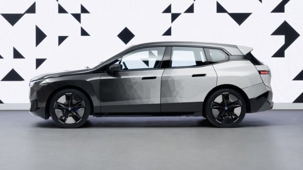 BMW lanza auto que cambia de color, conoce al iX Flow