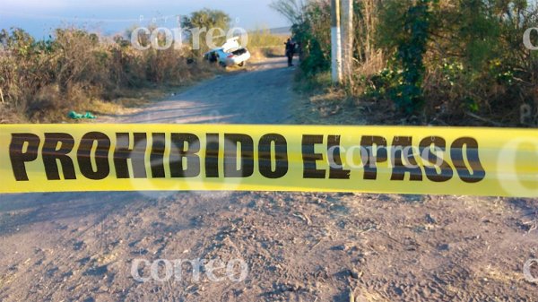 Hallan dos hombres ejecutados dentro de auto en Salamanca