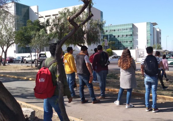 Ediles de Celaya pudieron apoyar a 2,600 estudiantes… prefirieron sueldazo