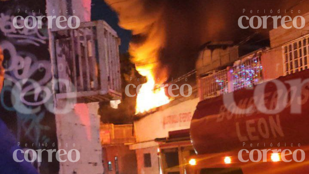 León: Bomberos logran sofocar incendio en fábrica tras casi dos horas