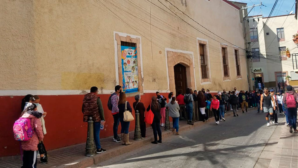 Más de 800 maestros se han contagiado de Covid durante el ciclo escolar