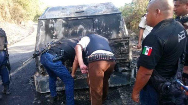 Arde camioneta de valores en Oaxaca y deja pérdidas de 4.5 mdp