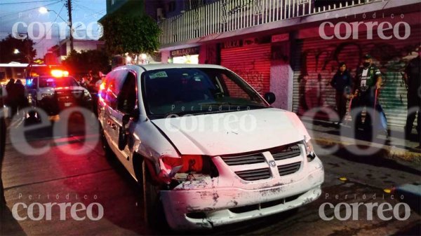 Conductores linchan a conductor ebrio por chocar sus autos en avenida de León