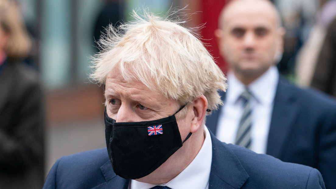 Boris Johnson se disculpa por haber asistido a ‘fiesta’ masiva en pico de pandemia