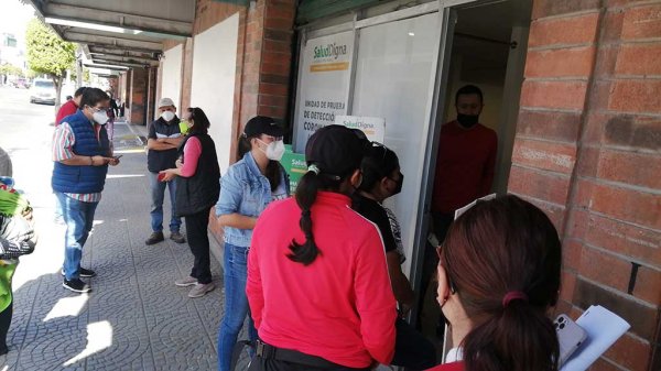 Laboratorios públicos y privados se desbordan para pruebas de Covid en Irapuato