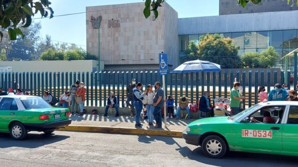 ‘Inhumana e injusta’: denuncian burocracia de IMSS e ISSSTE en plena pandemia