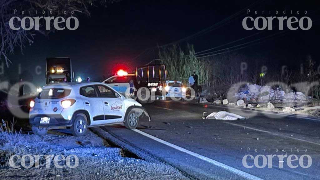 Aparatoso choque deja una motociclista muerta sobre la carretera Irapuato-Romita