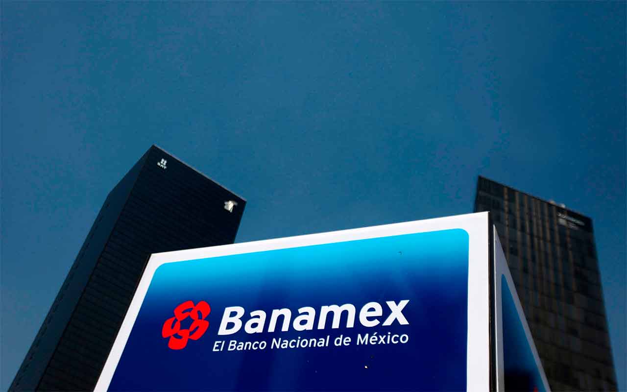 Venta de Banamex vulnera a clientes: algunos se van y otros sufren fraudes