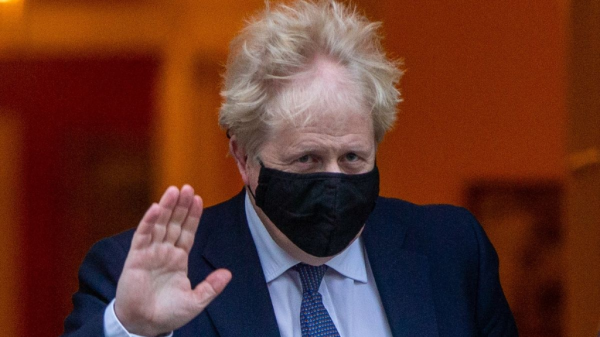 Boris Johnson cancela actividades por familiar contagiado de COVID