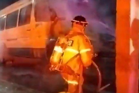 Guanajuato: Se incendia “combi” en la Panorámica