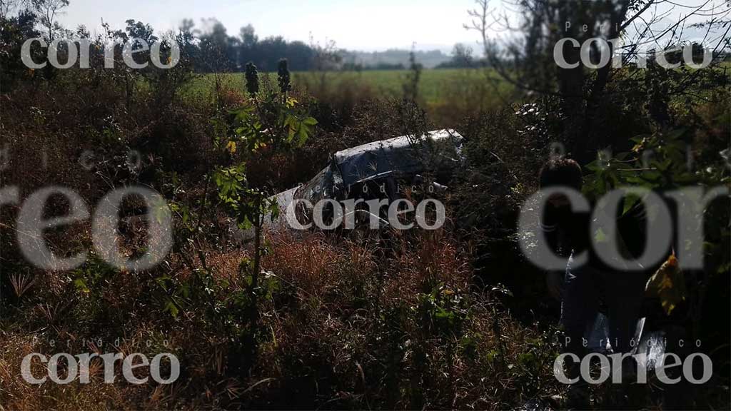 Volcadura deja cuatro lesionados en carretera de Acámbaro