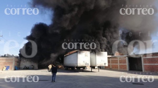 Se incendia fábrica de unicel en San Luis de la Paz; hay dos heridos graves