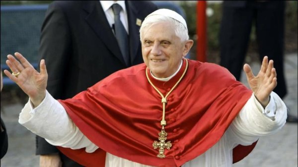 Aseguran que Benedicto XVI encubrió al menos cuatro casos de abuso