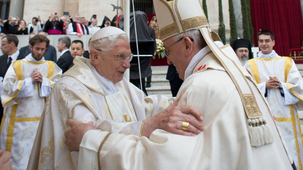 Papa Francisco promete justicia  tras “encubrimiento” de curas pedófilos por Benedicto XVI