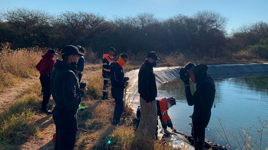 Perrito en Purísima intenta salvar a su dueño de ahogarse, pero falla