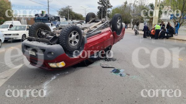 Irapuato: choque de camioneta familiar deja dos heridos en el Cuarto Cinturón