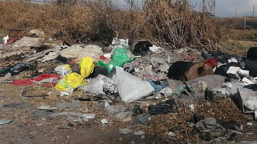 Inundan de basura al camino que lleva a la comunidad de San José de Ulapa en Salamanca