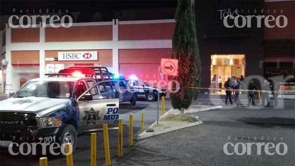 Balean a hombre en restaurante de la plaza Galerías Tecnológico en Celaya