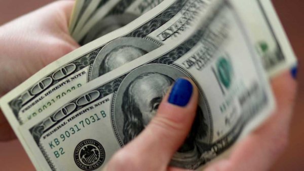 Dólar se beneficia de tensiones entre Rusia y EU; peso cae en 0.58%