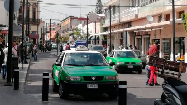 Taxistas de Celaya aprovechan Mercado Morelos para hacer parada informal