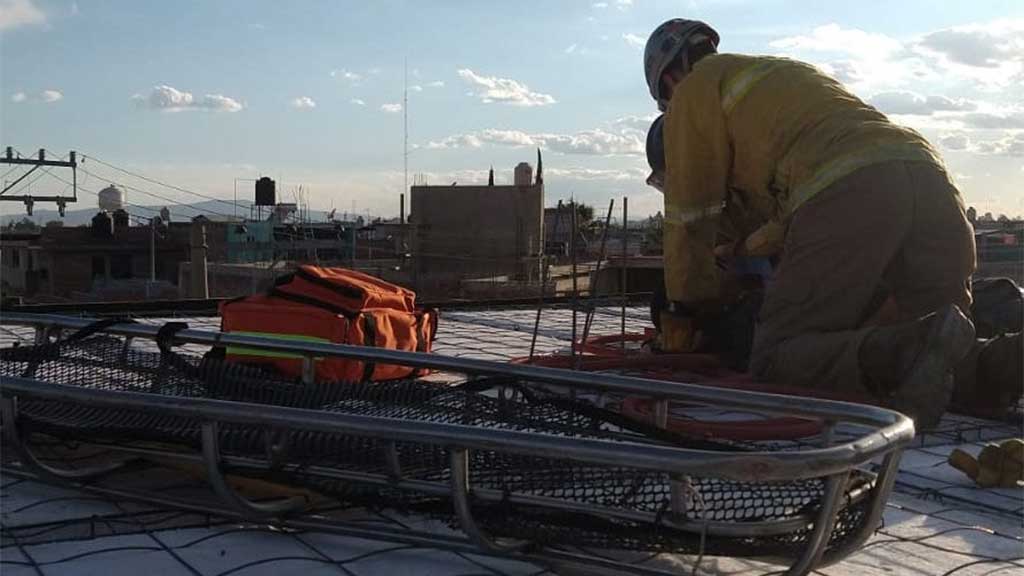 Trabajador resulta lesionado tras recibir descarga eléctrica en Silao