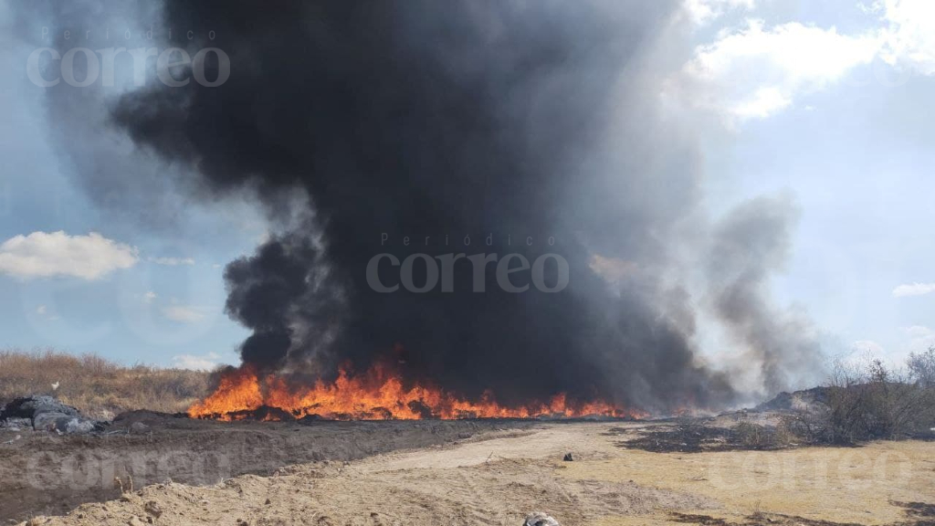 Se incendian desechos industriales en Purísima del Rincón