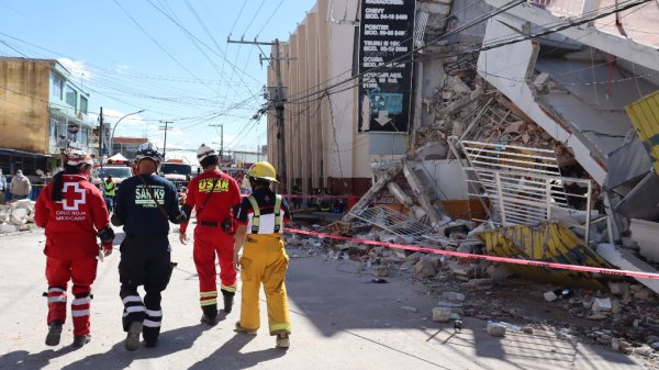 Explosión provoca el derrumbe de un edificio; hay un muerto y ocho heridos