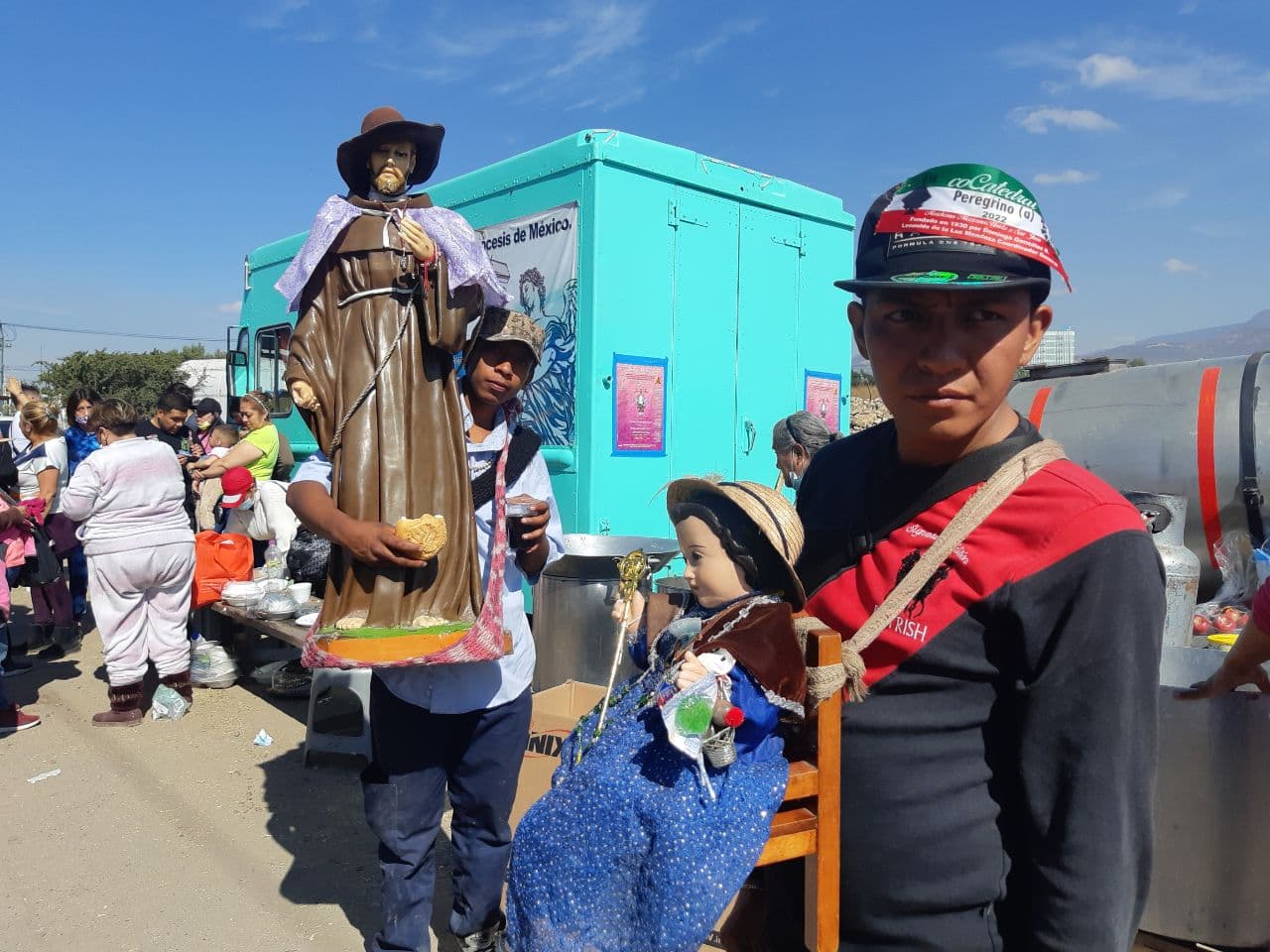 Desde CDMX hasta San Juan, cruzan León en su oración por la pandemia