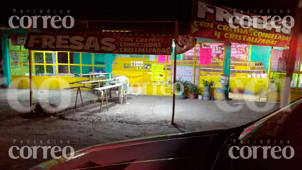 Ultiman a mujer en local de fresas sobre la Irapuato-Abasolo