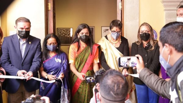 FIC inaugura ‘India en Guanajuato’ con mega clase de yoga y tres galerías