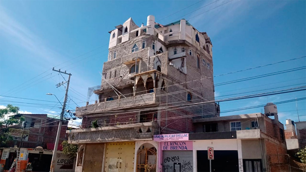 Castillo Dizney en León compite por premio… como el edificio más feo