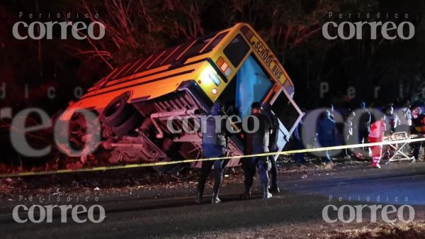 Volcadura en la Irapuato-Pueblo Nuevo 5 lesionados de gravedad