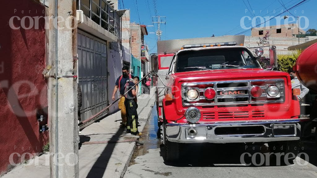 Se incendia vivienda con seis personas dentro en San José Iturbide