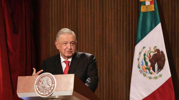 Urgen reformas a la constitución para evitar el saqueo al país: AMLO