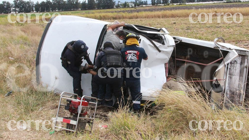 Muere hombre de 72 años tras volcarse en Pénjamo