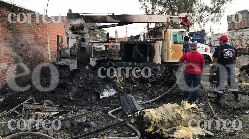 Incendio consume taller mecánico en la colonia Miguel Hidalgo de Pénjamo