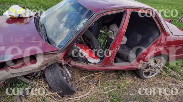 Aparatoso choque deja tres lesionados en la carretera de Abasolo