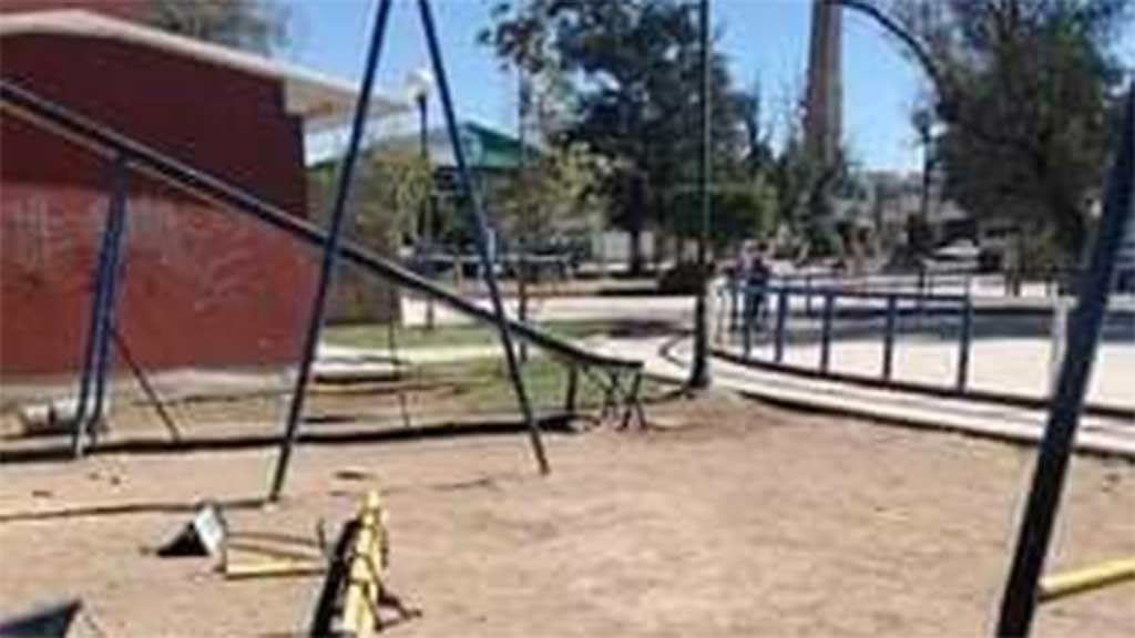 Área de juegos del Parque La Alameda se ‘cae a pedazos’ en Silao