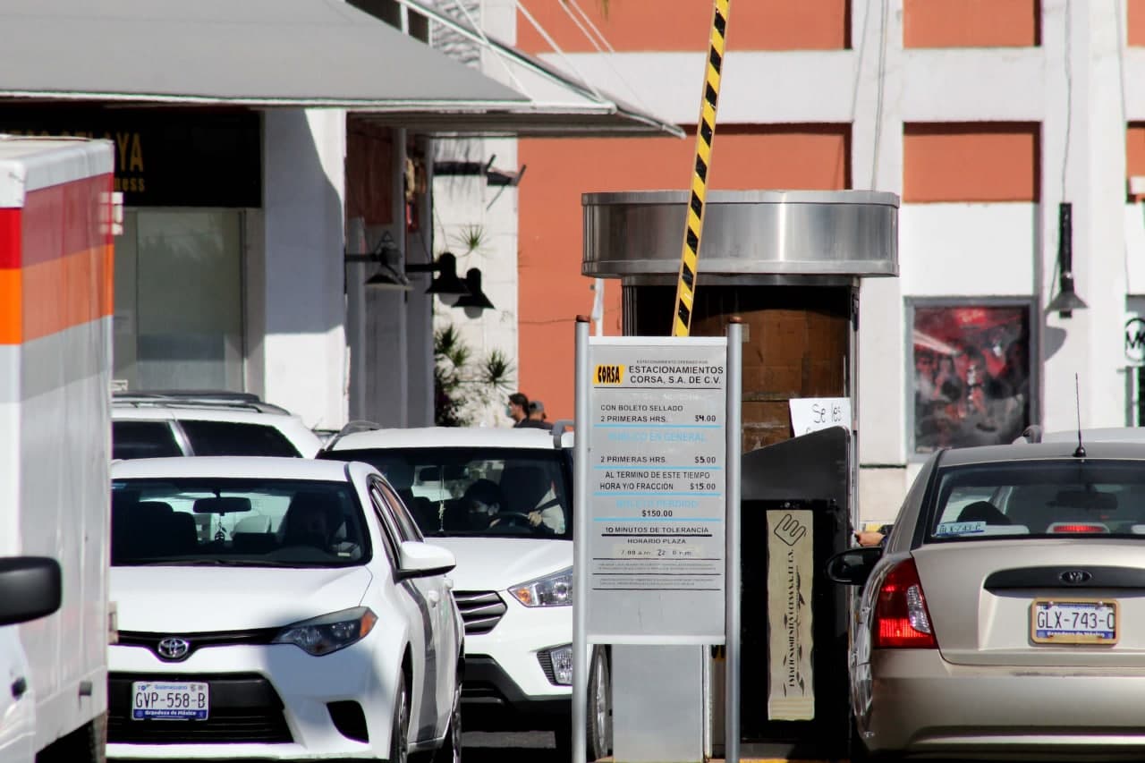 Celaya: avanza propuesta para quitar cobro de estacionamiento en plazas